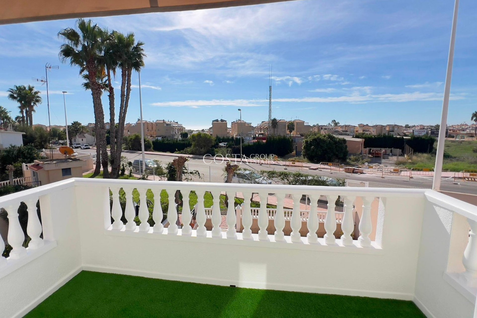 Resale - House -
Orihuela Costa