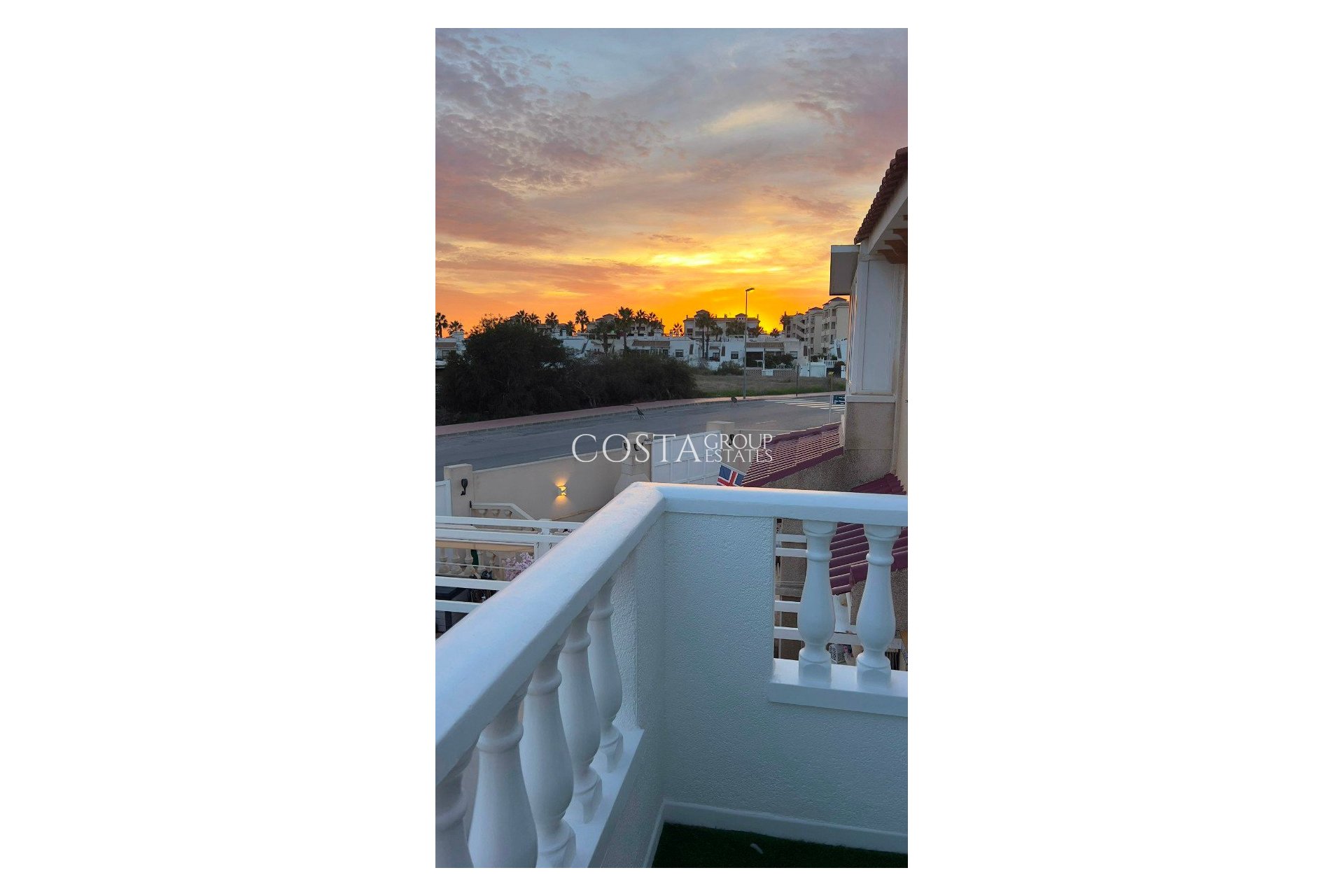 Resale - House -
Orihuela Costa
