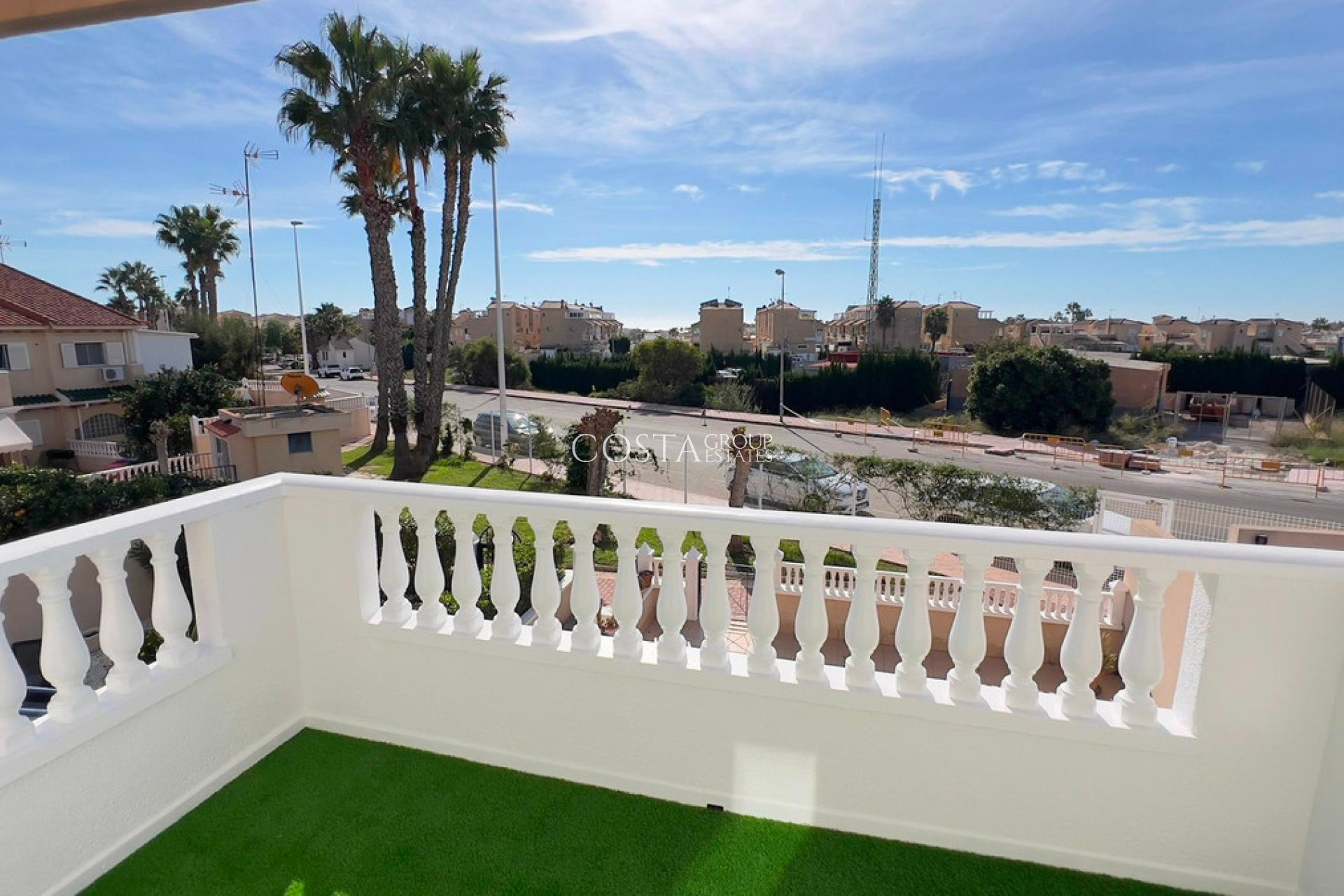 Resale - House -
Orihuela Costa