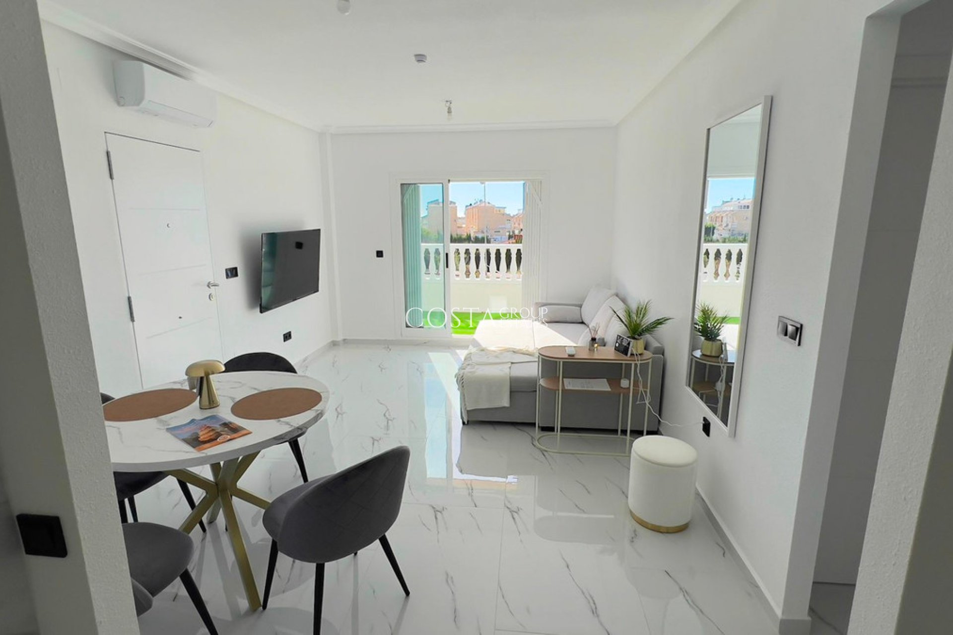 Resale - House -
Orihuela Costa