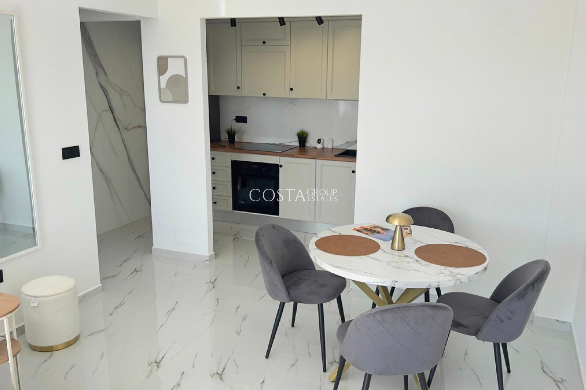 Resale - House -
Orihuela Costa