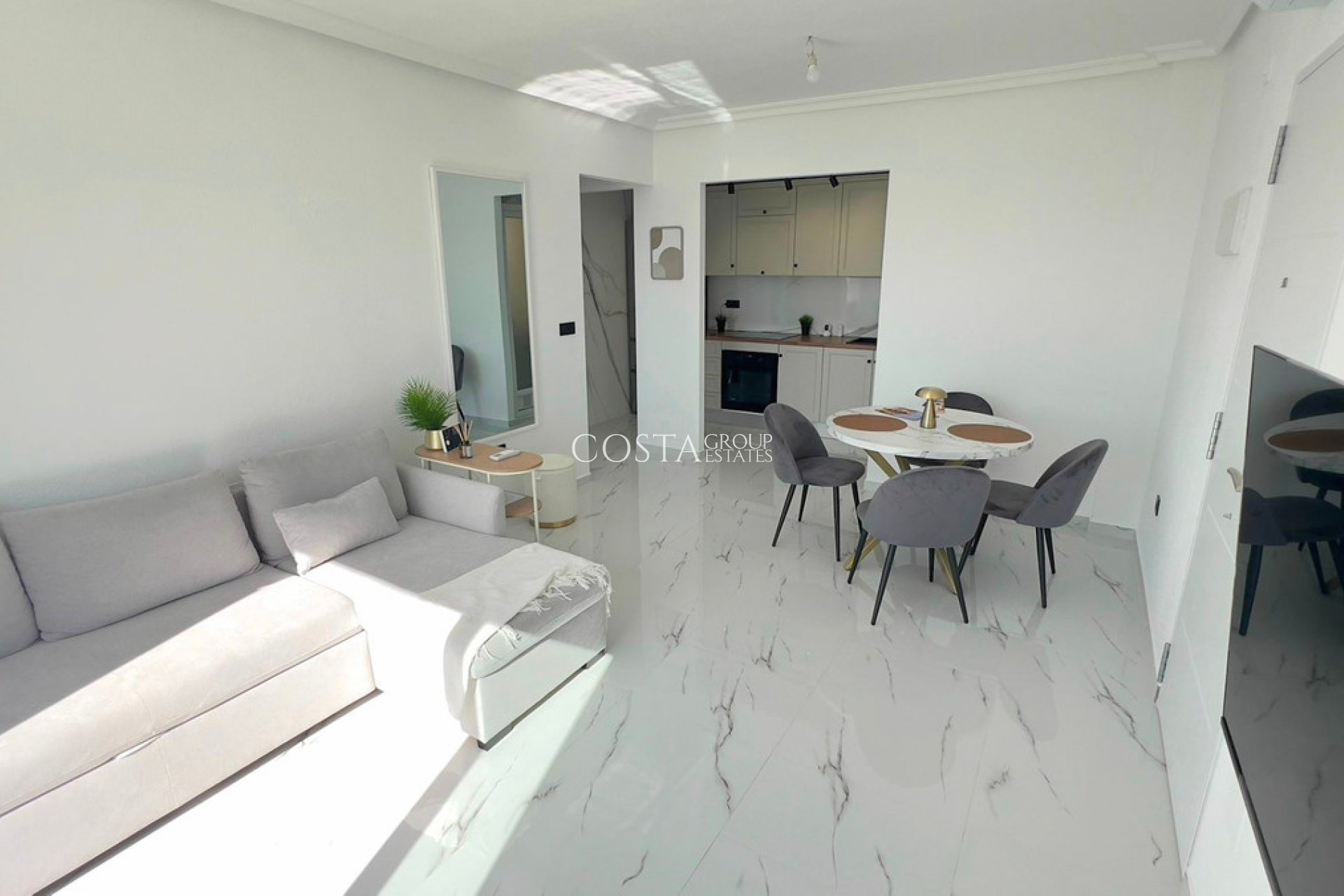 Resale - House -
Orihuela Costa