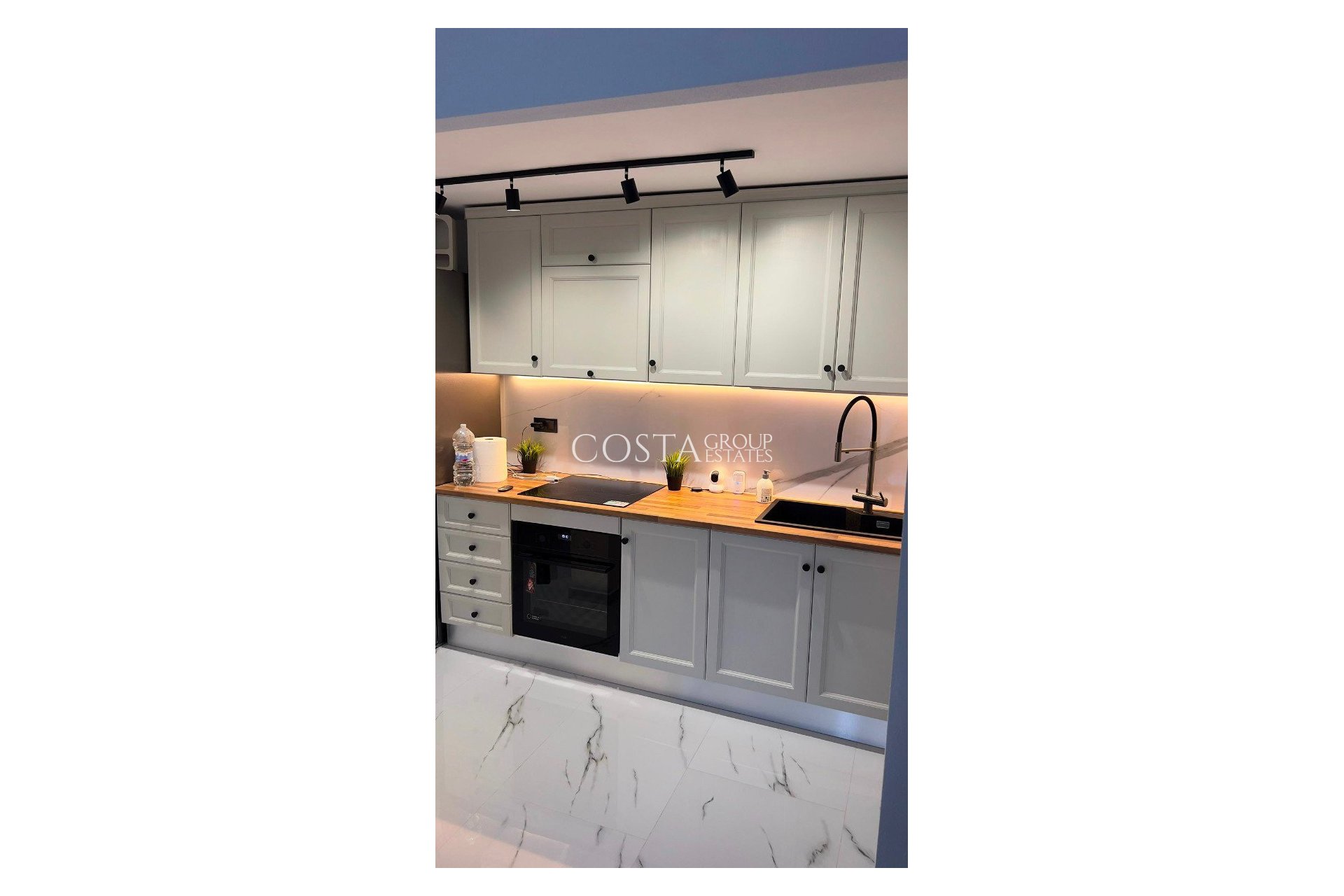 Resale - House -
Orihuela Costa