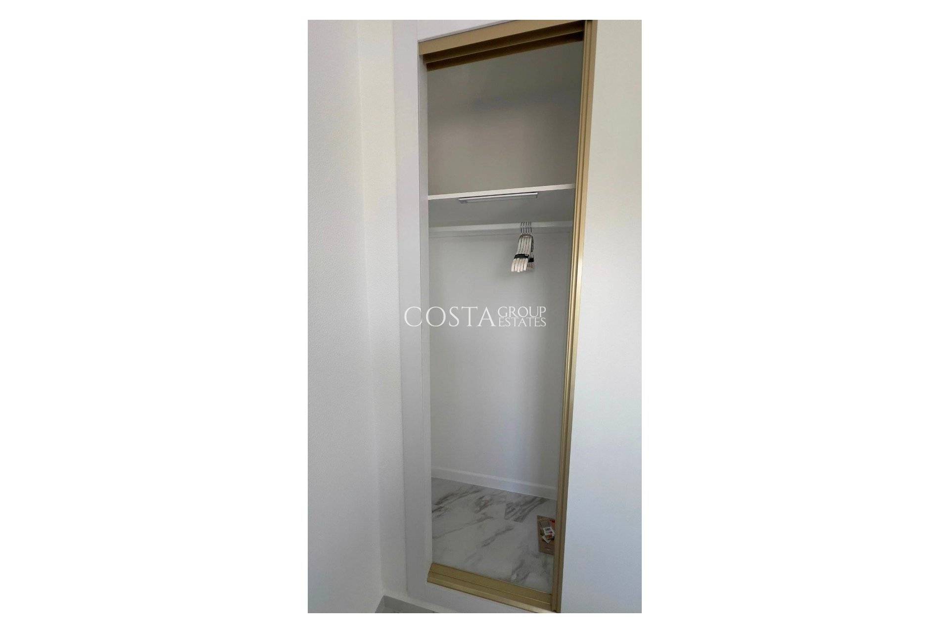 Resale - House -
Orihuela Costa