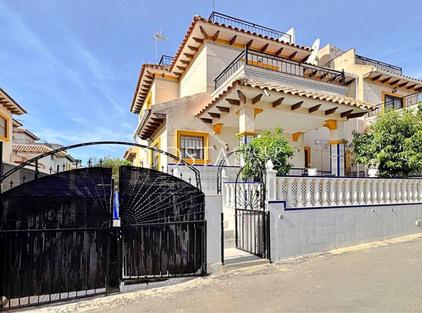 Resale - House -
Orihuela - La Campana
