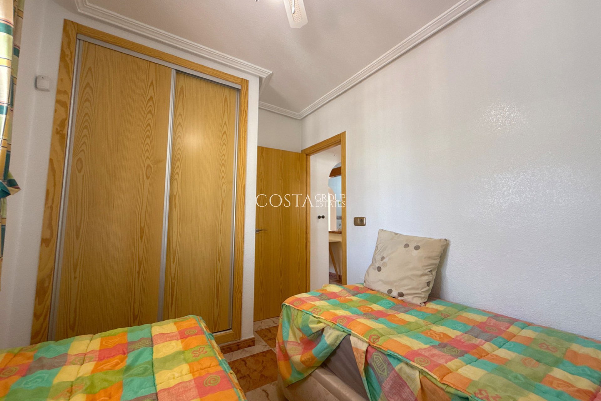 Resale - House -
Orihuela - La Regia