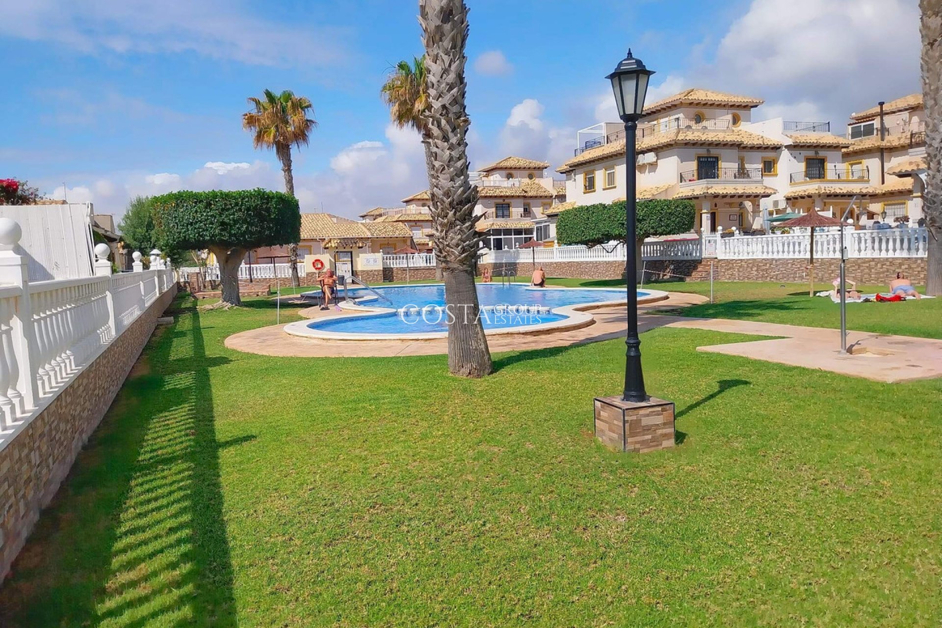 Resale - House -
Orihuela - La Regia