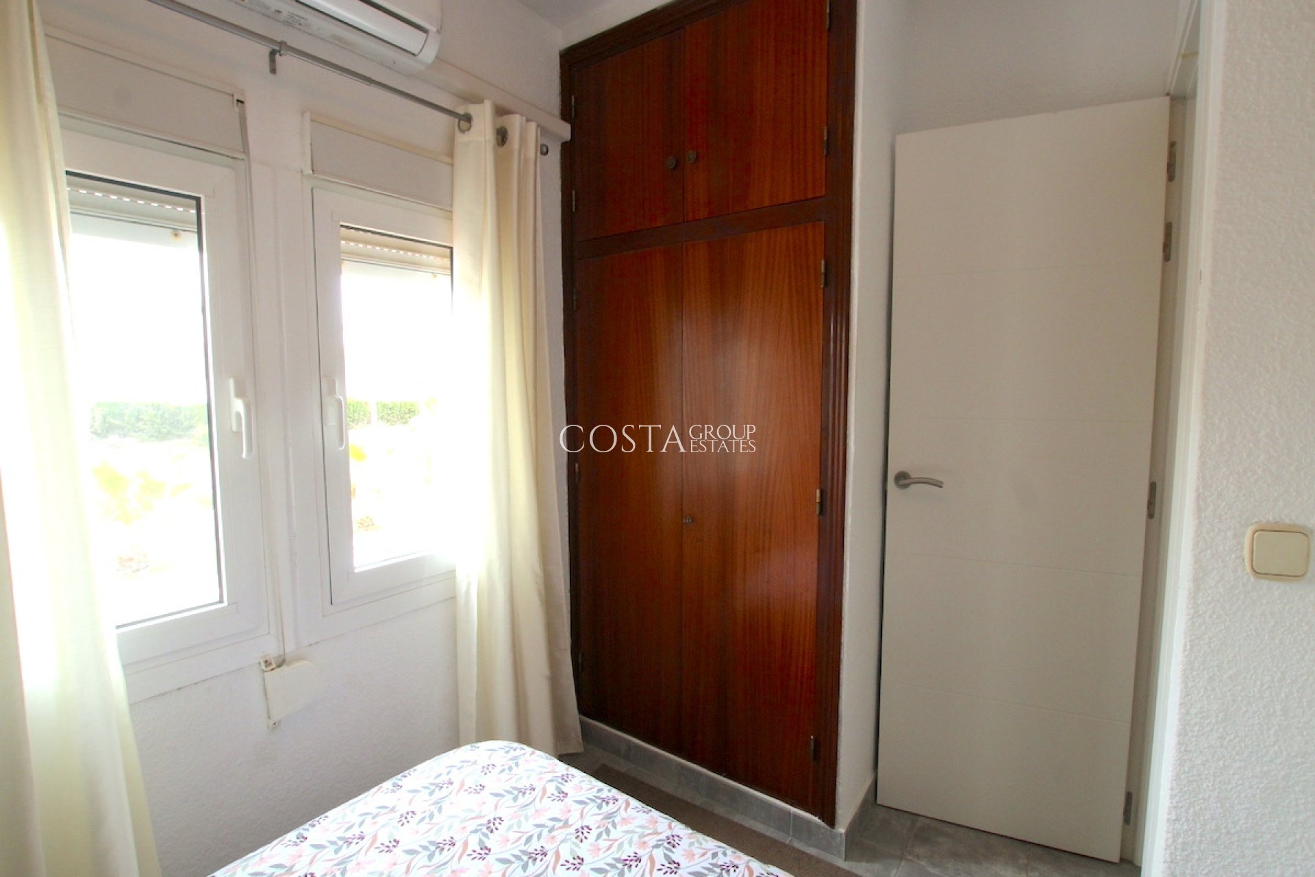 Resale - House -
Orihuela - La Zenia