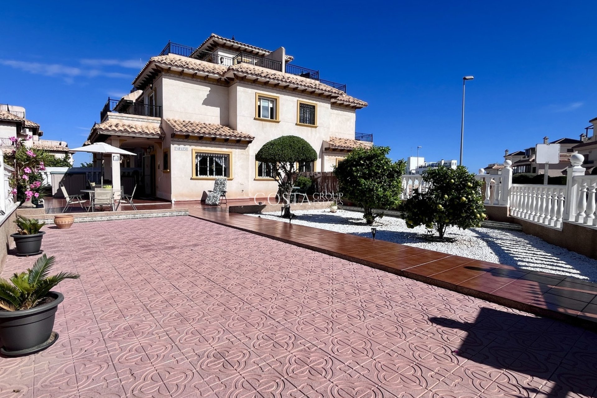 Resale - House -
Orihuela - La Zenia