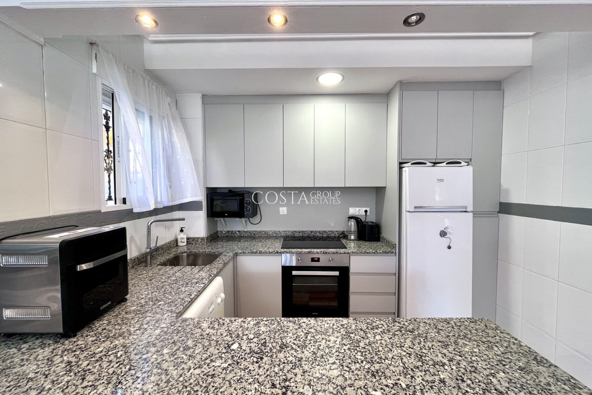 Resale - House -
Orihuela - La Zenia