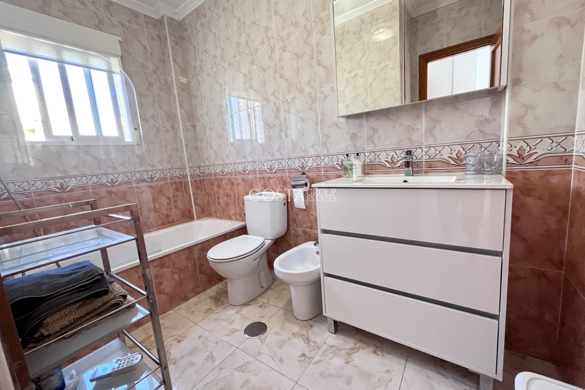 Resale - House -
Orihuela - La Zenia