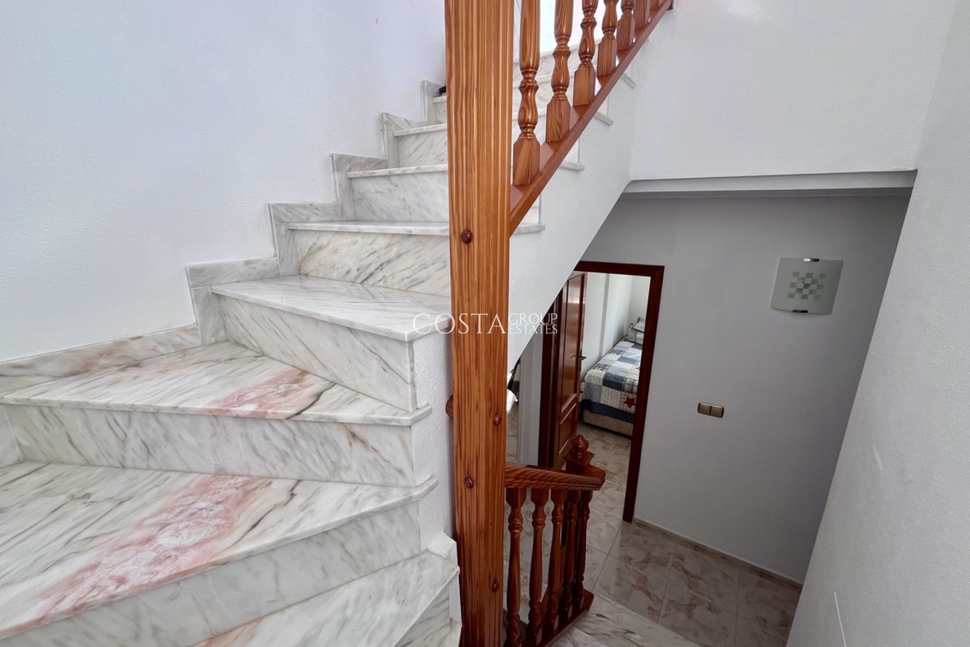 Resale - House -
Orihuela - La Zenia