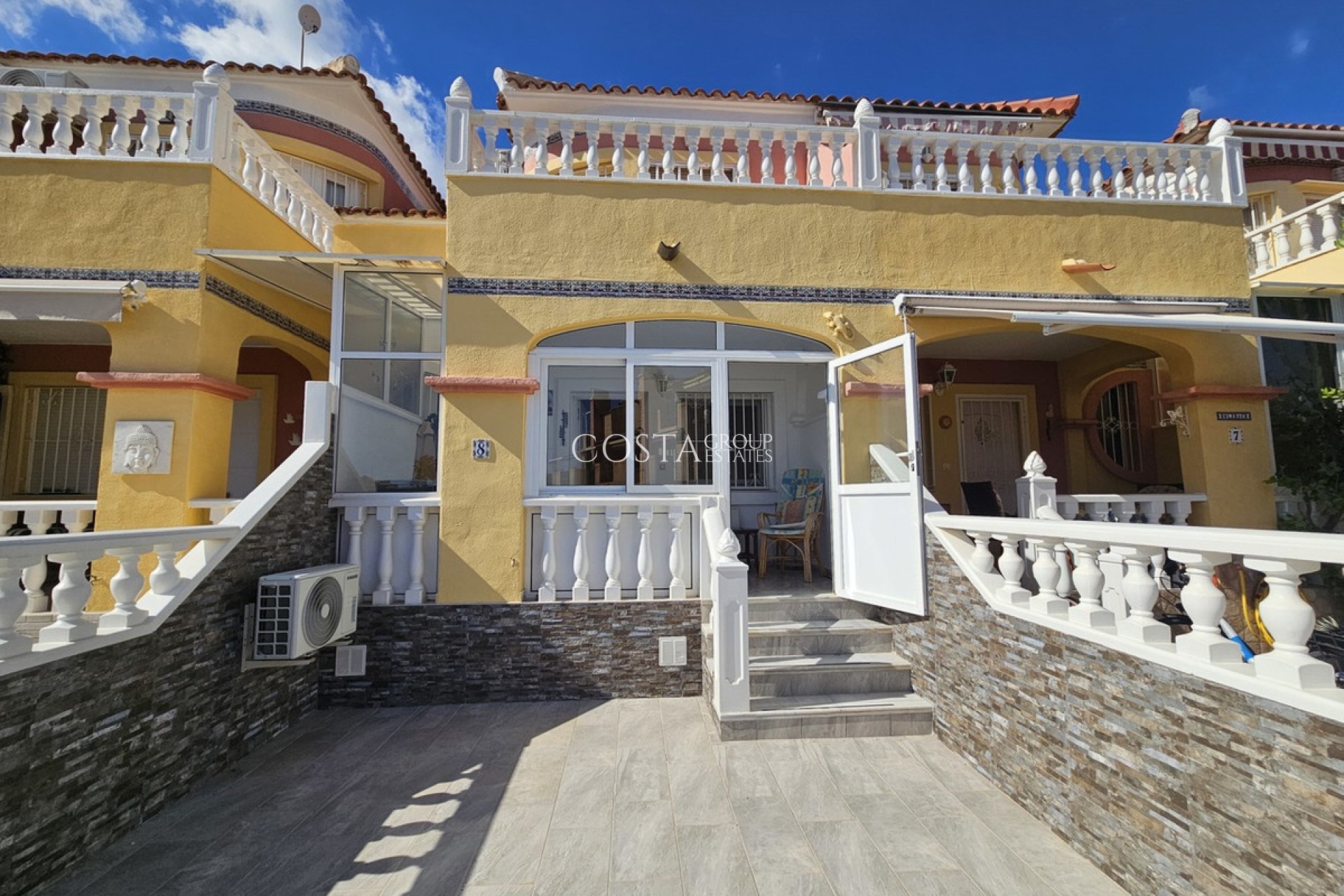 Resale - House -
Orihuela - La Zenia