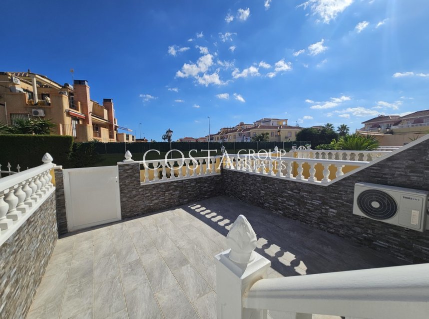 Resale - House -
Orihuela - La Zenia