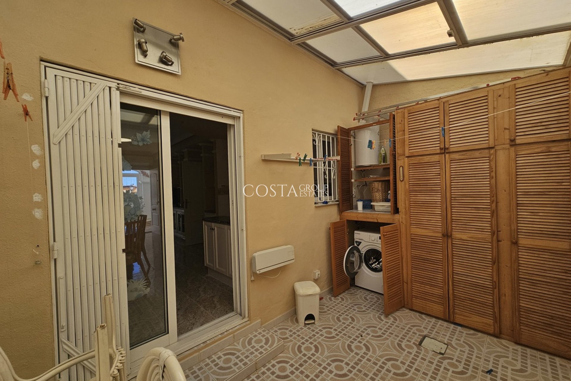 Resale - House -
Orihuela - La Zenia