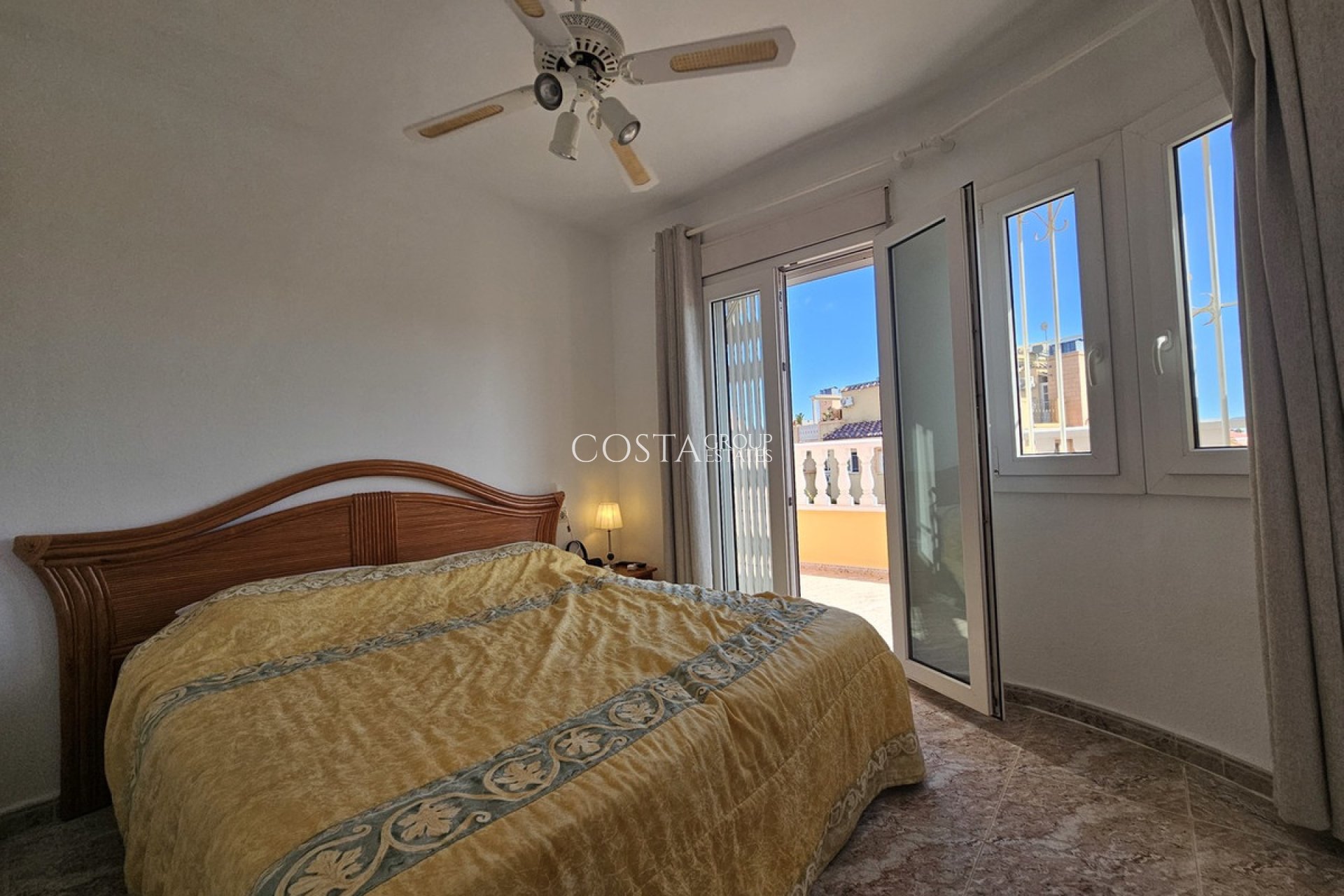 Resale - House -
Orihuela - La Zenia
