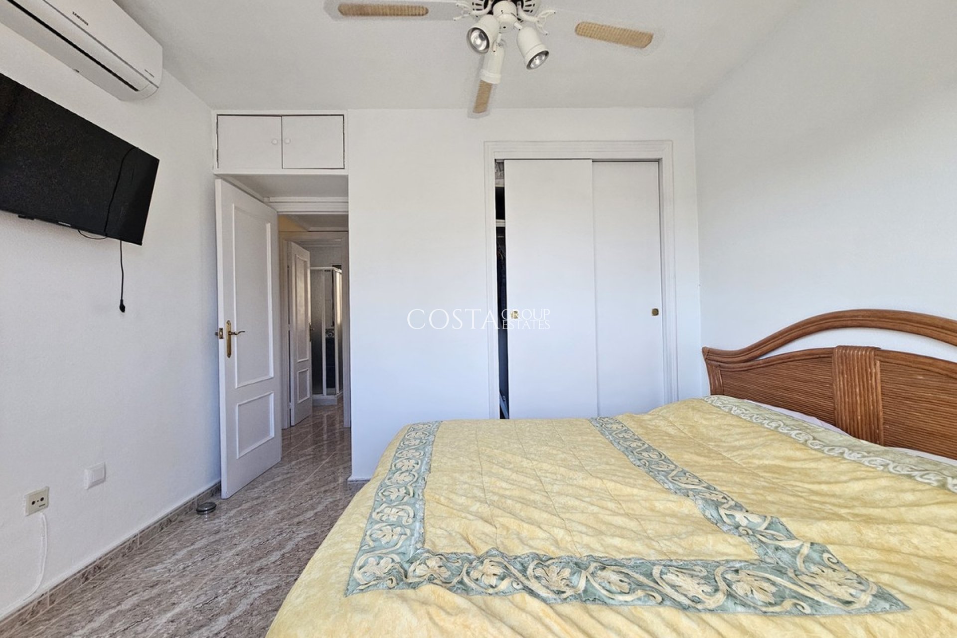 Resale - House -
Orihuela - La Zenia