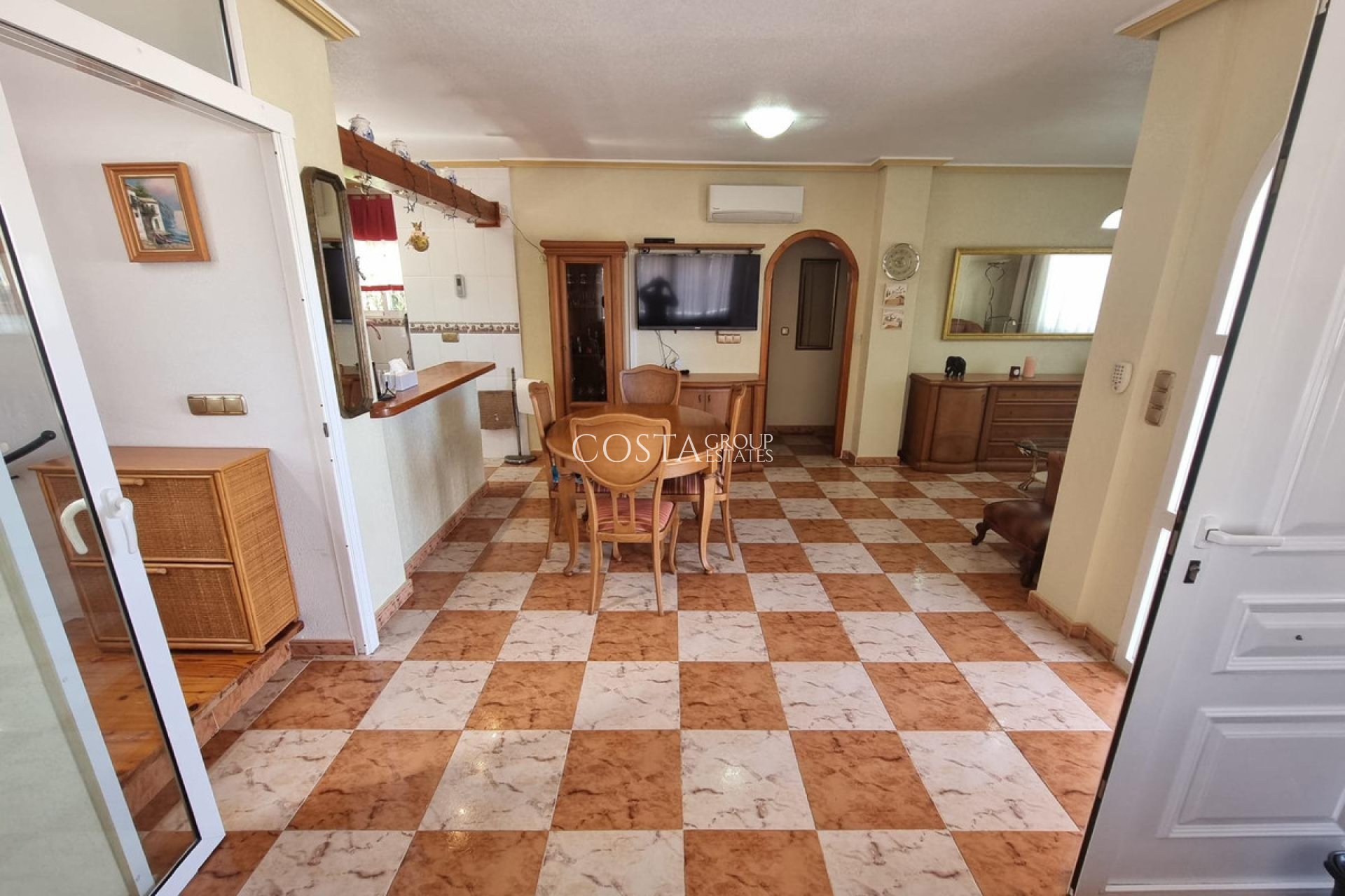 Resale - House -
Orihuela - Orihuela Costa