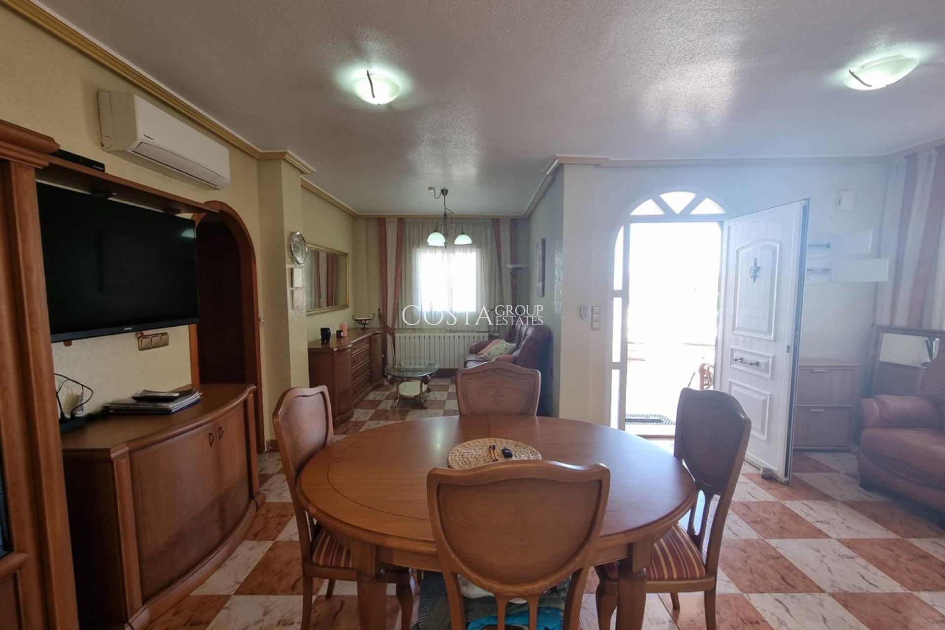 Resale - House -
Orihuela - Orihuela Costa