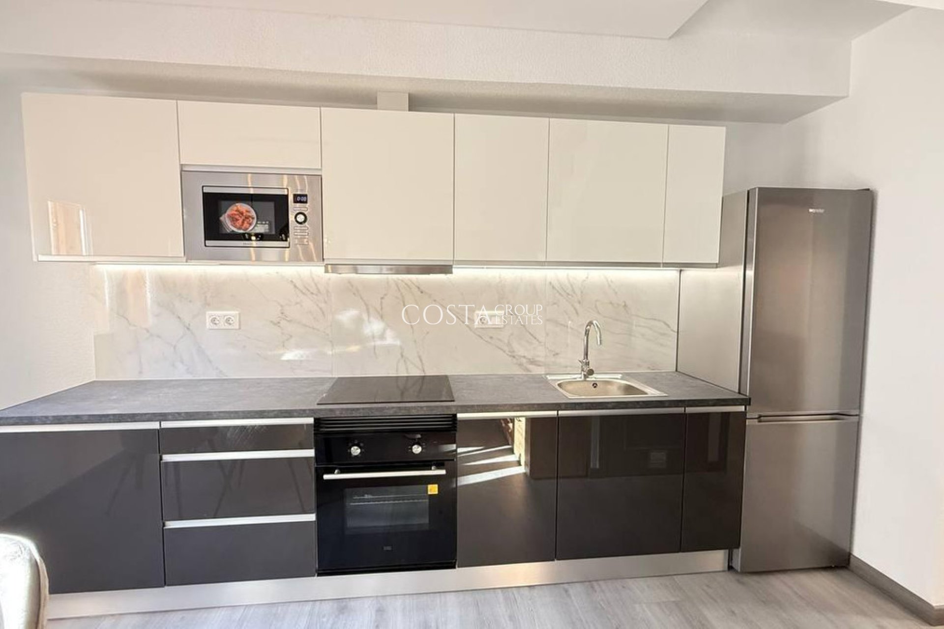 Resale - House -
Orihuela - Orihuela Costa