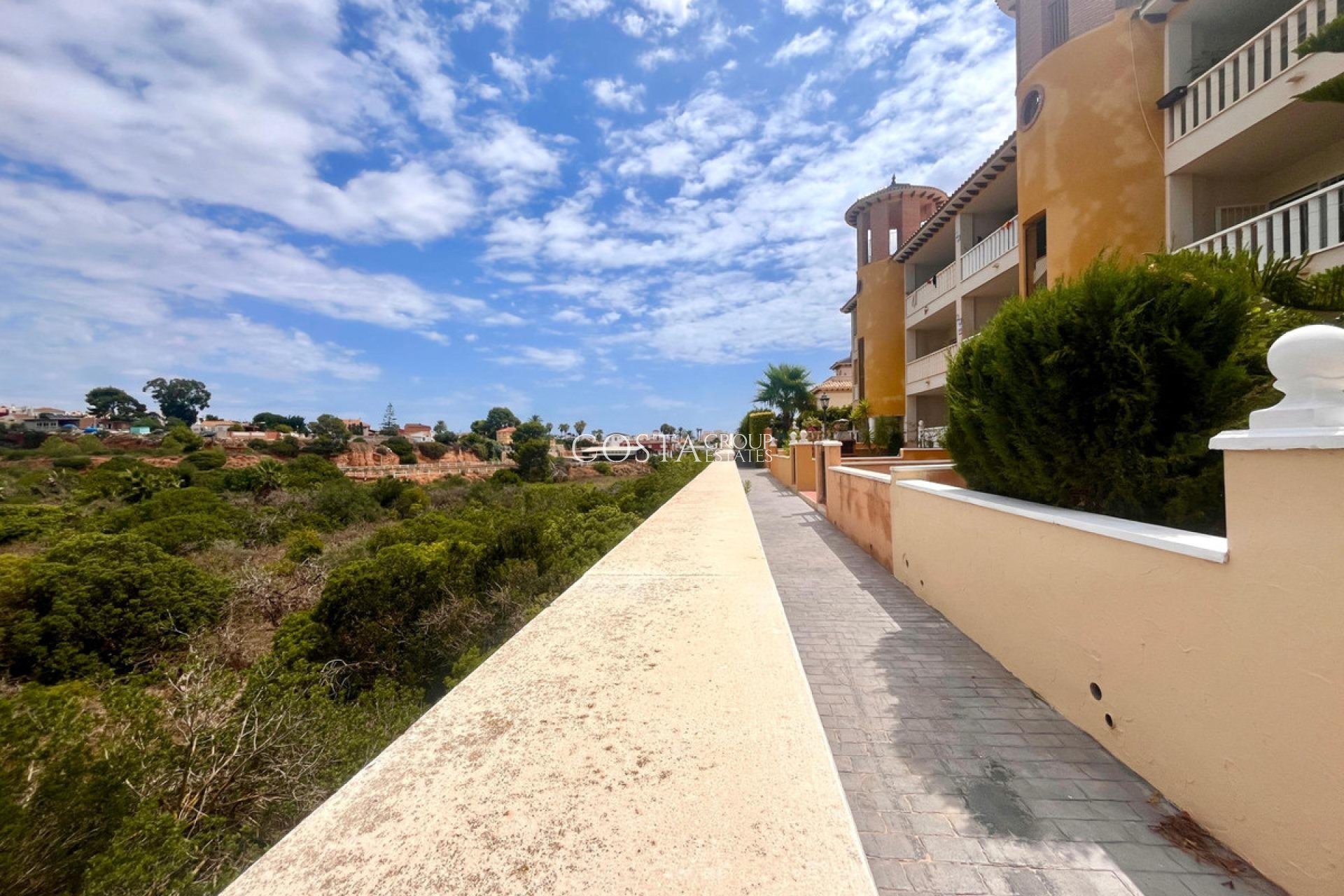 Resale - House -
Orihuela - Orihuela Costa