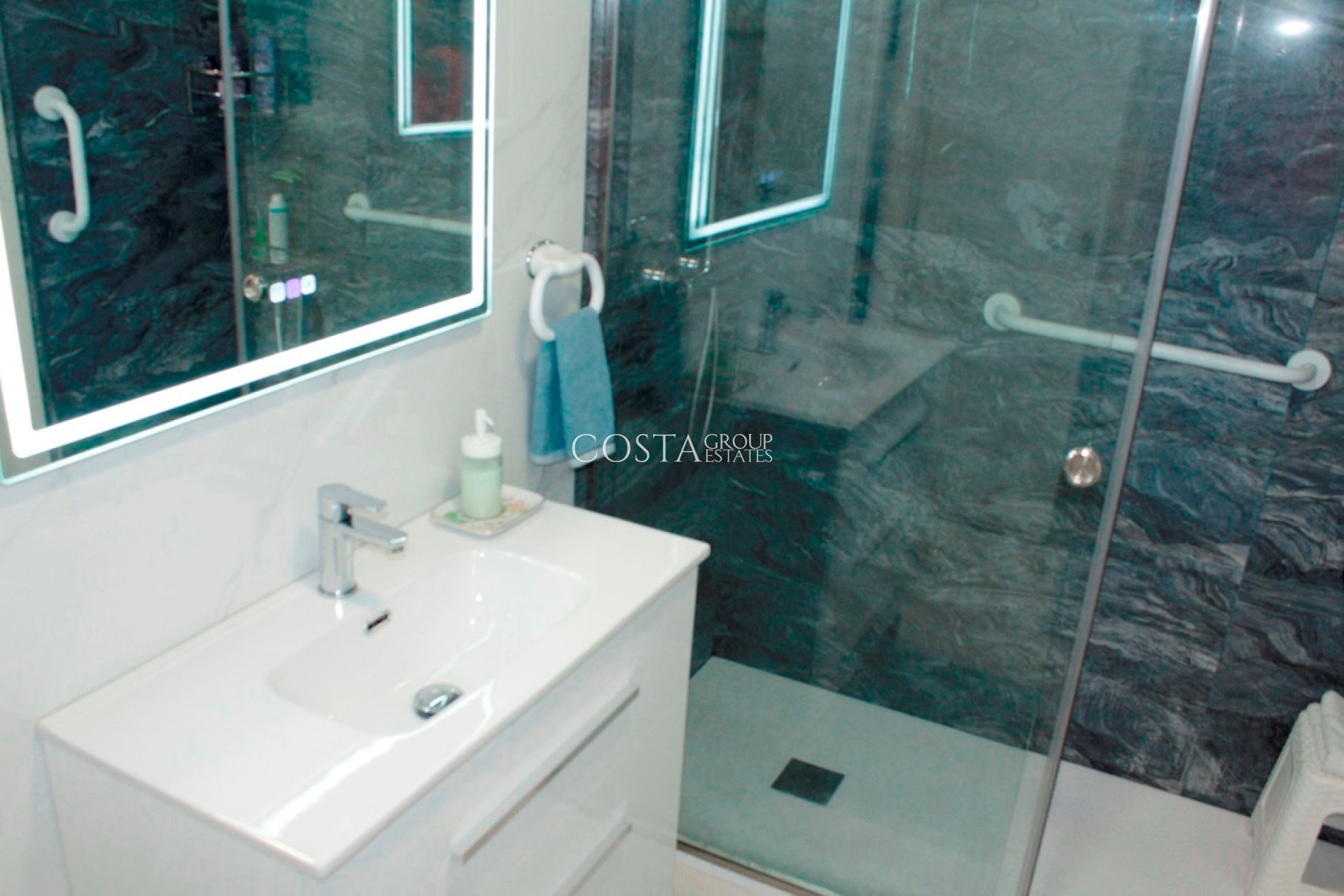 Resale - House -
Orihuela - Orihuela Costa