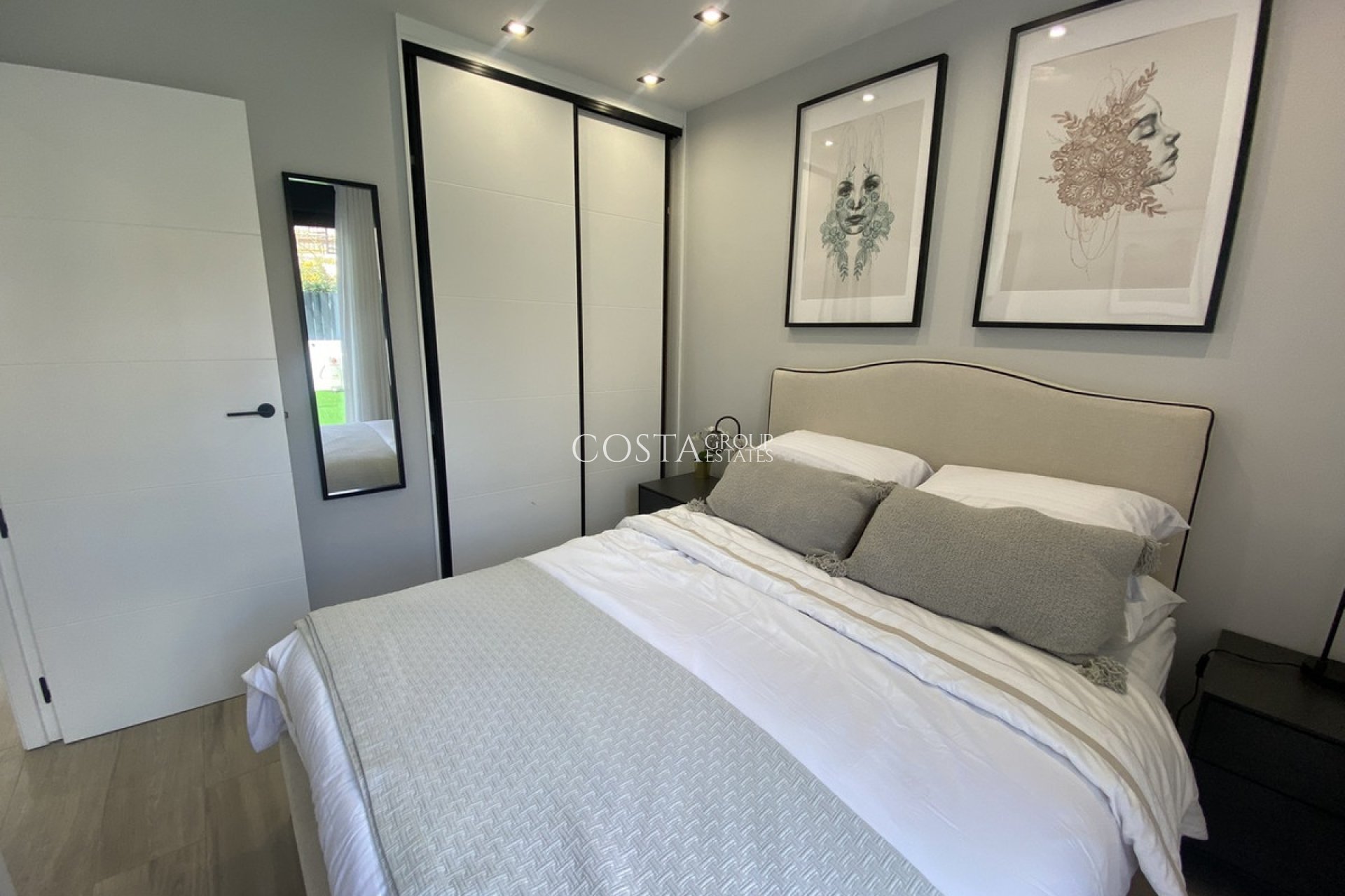 Resale - House -
Orihuela - Punta Prima