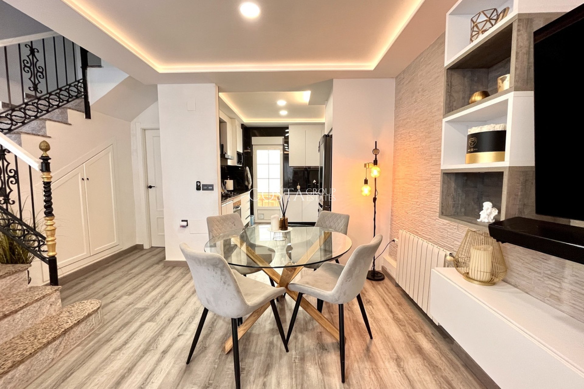 Resale - House -
Orihuela - Villamartin