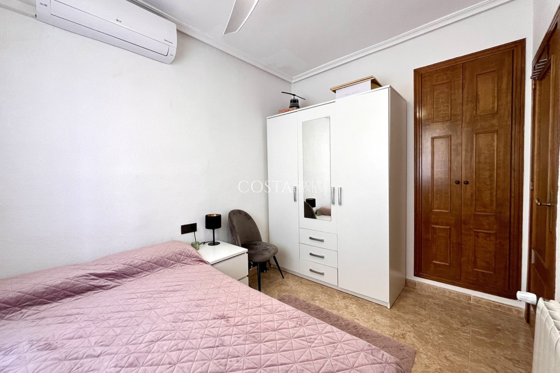 Resale - House -
Orihuela - Villamartin