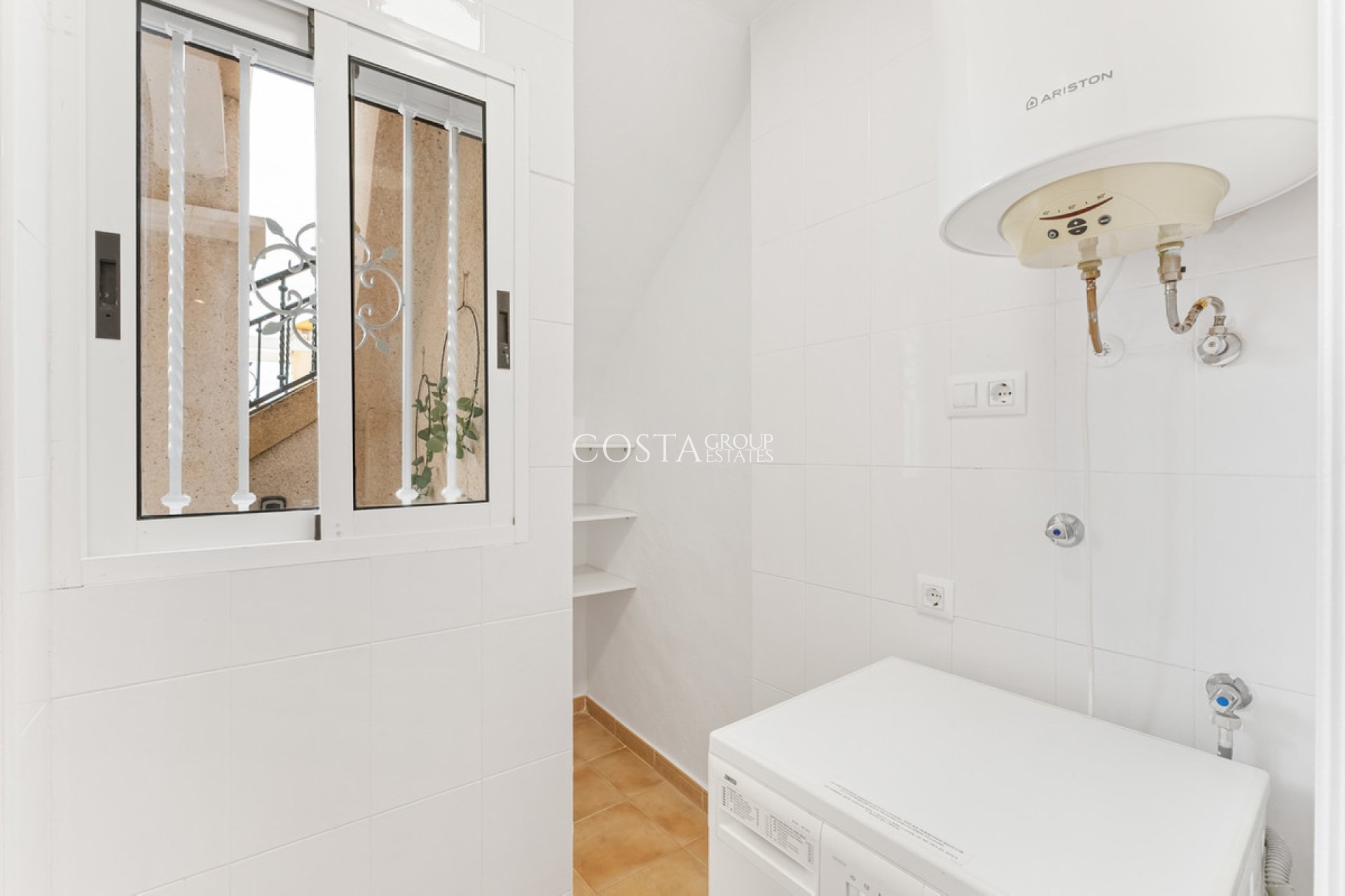 Resale - House -
Orihuela - Villamartin