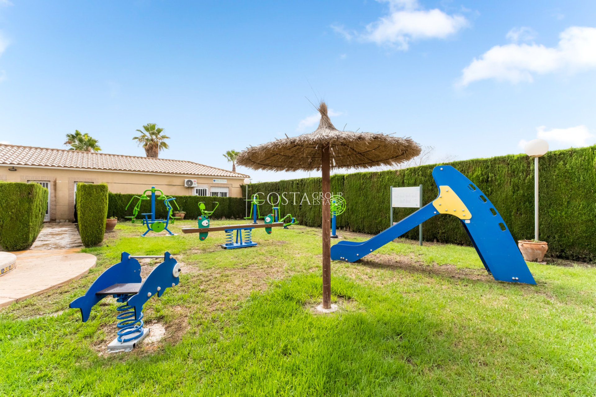 Resale - House -
Orihuela - Villamartin