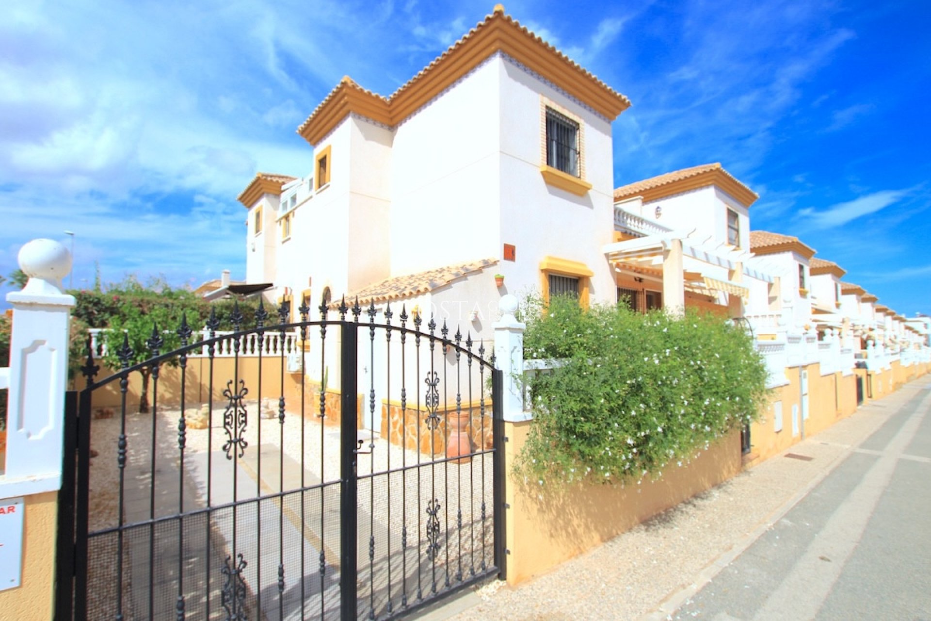 Resale - House -
Orihuela - Villamartin