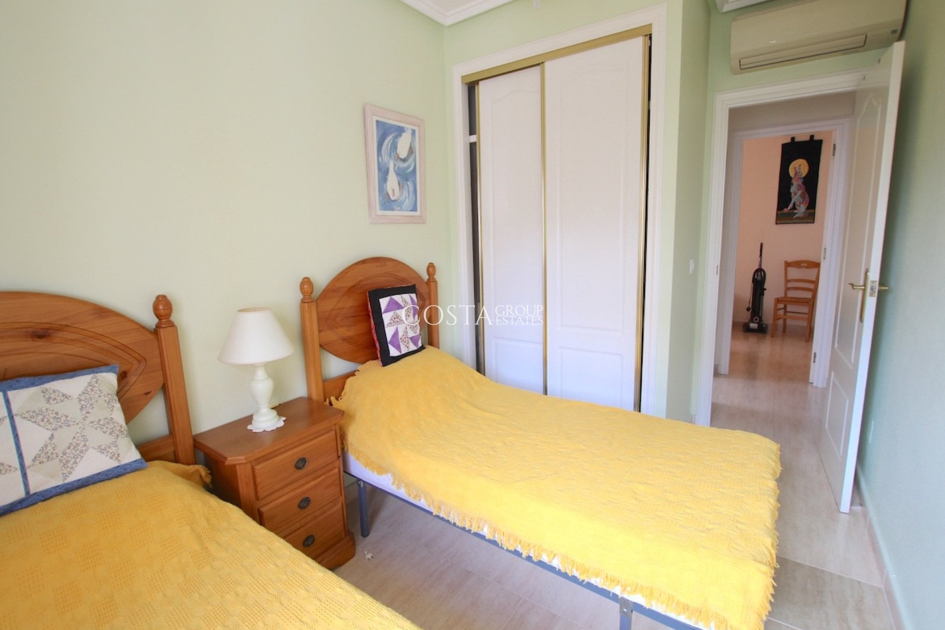 Resale - House -
Orihuela - Villamartin