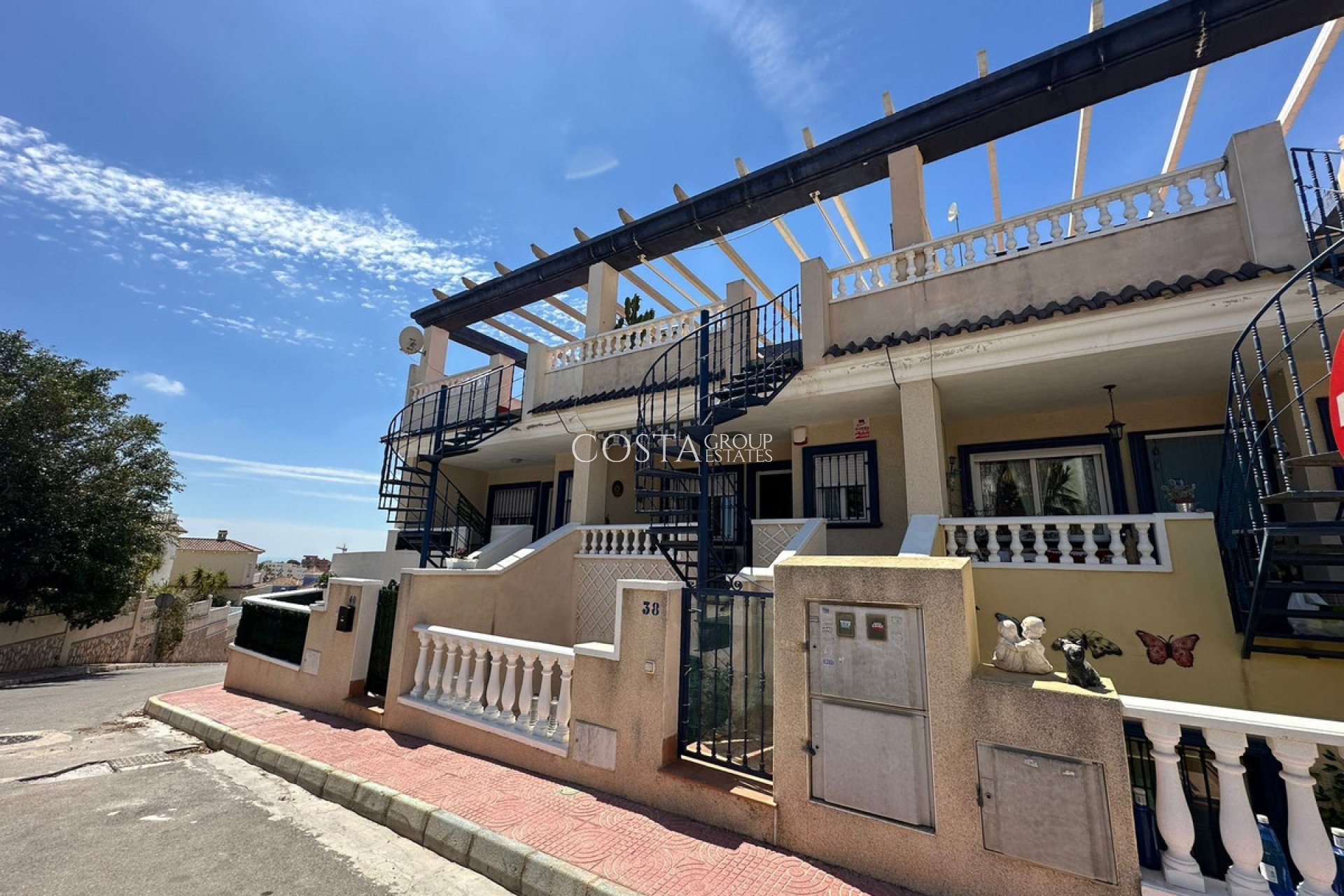 Resale - House -
Orihuela - Villamartin