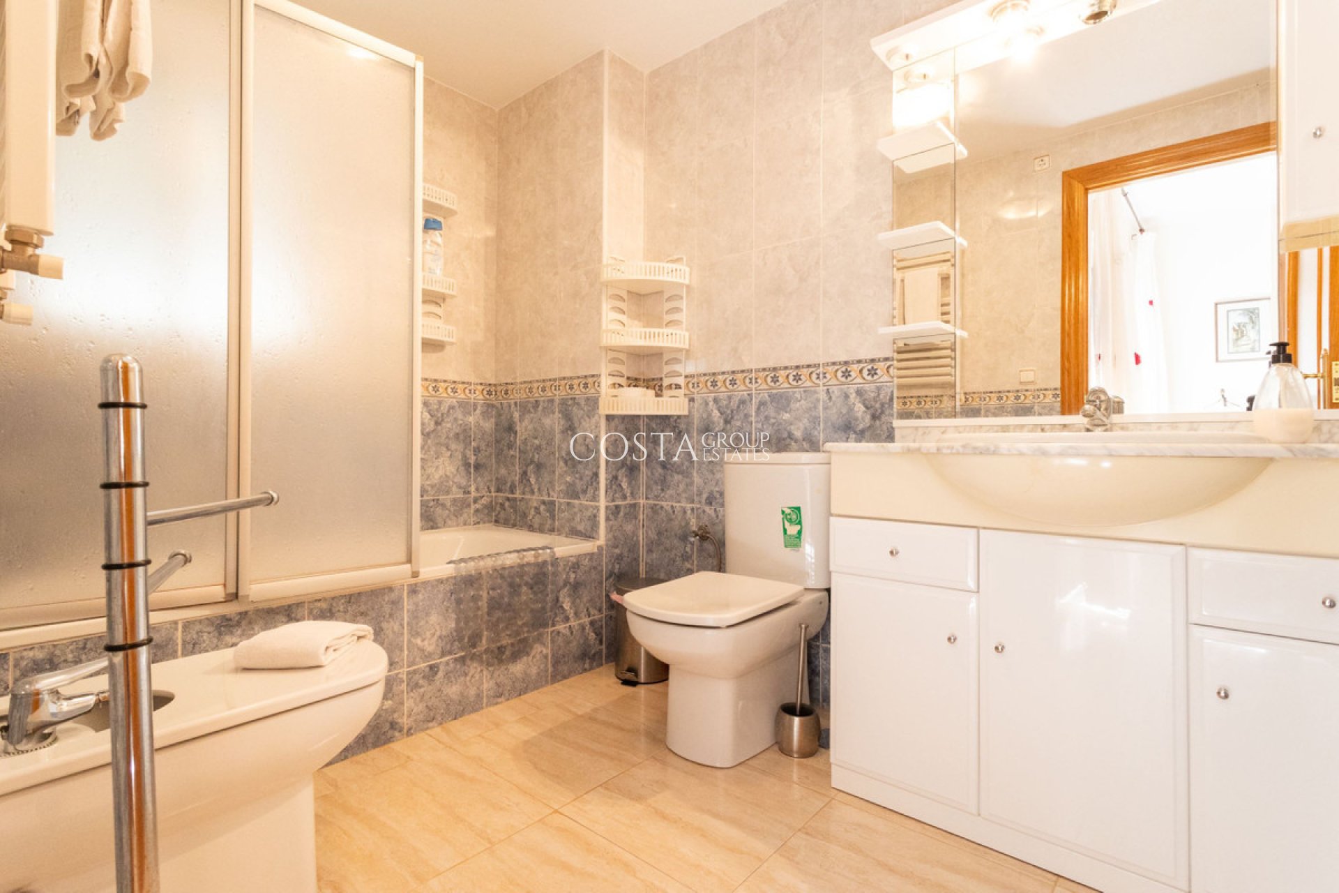 Resale - House -
Orihuela - Villamartin