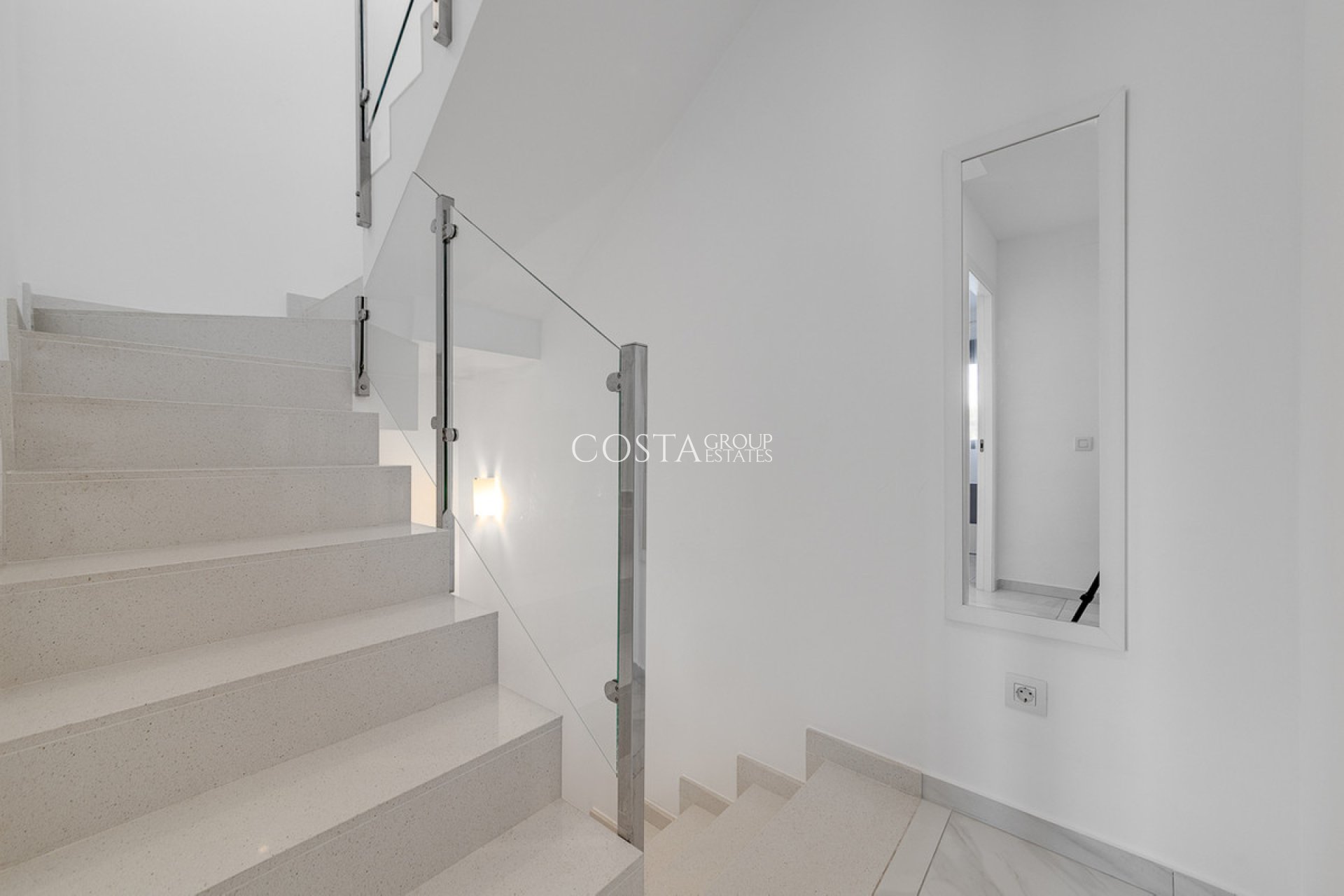 Resale - House -
Orihuela - Villamartin