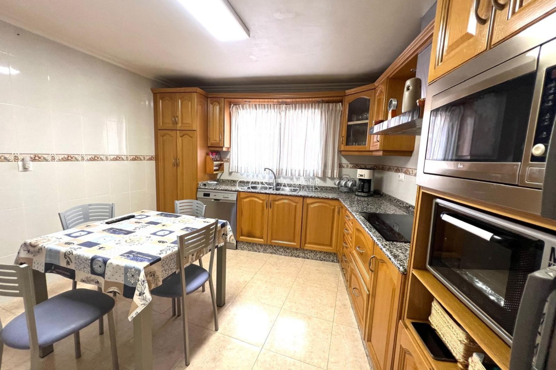 Resale - House -
Pinoso - Pinoso Centro