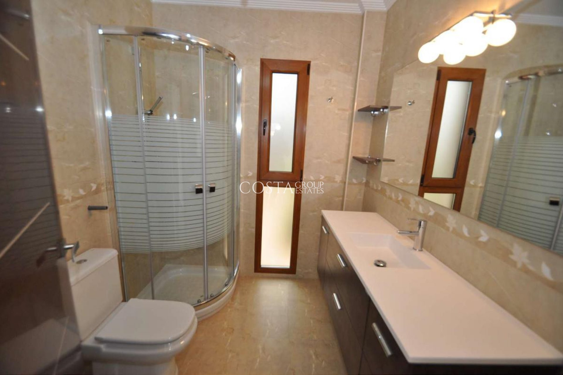 Resale - House -
Pinoso - Pinoso Centro