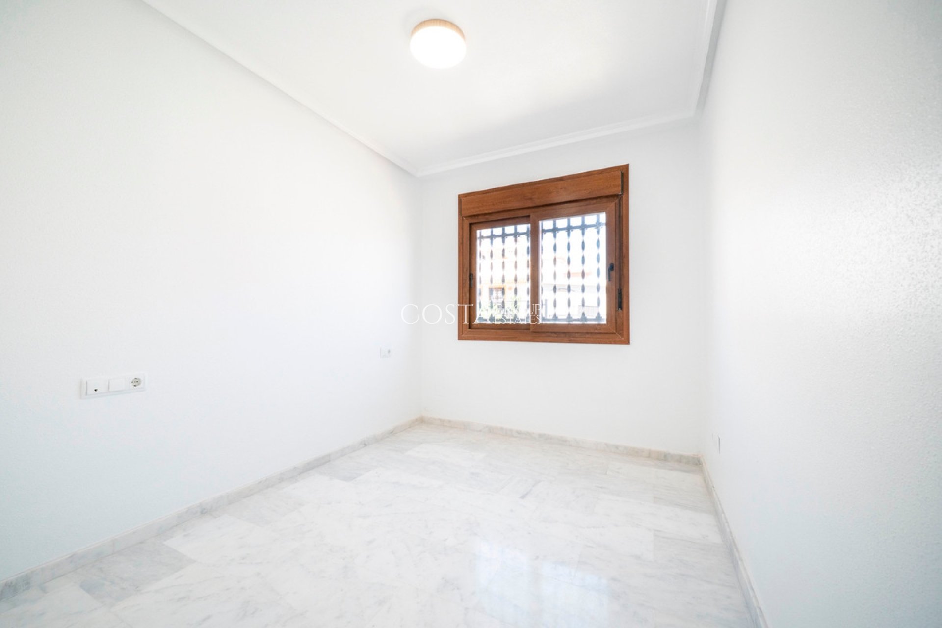 Resale - House -
San Miguel de Salinas - San Miguel