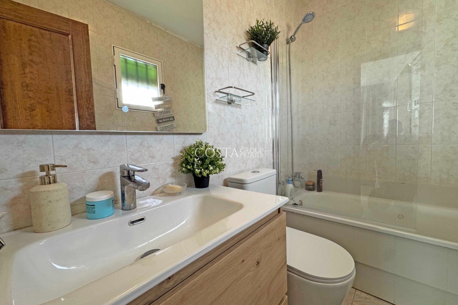 Resale - House -
Torrevieja - La Mata