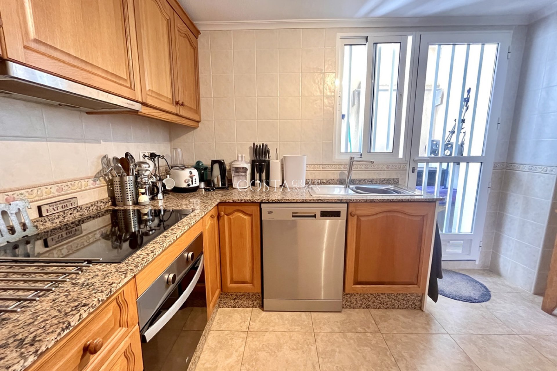 Resale - House -
Torrevieja - La Mata