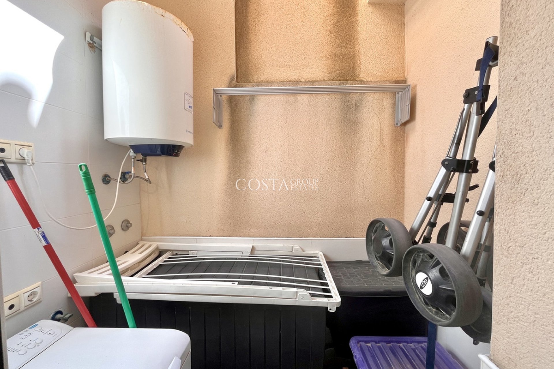 Resale - House -
Torrevieja - La Mata