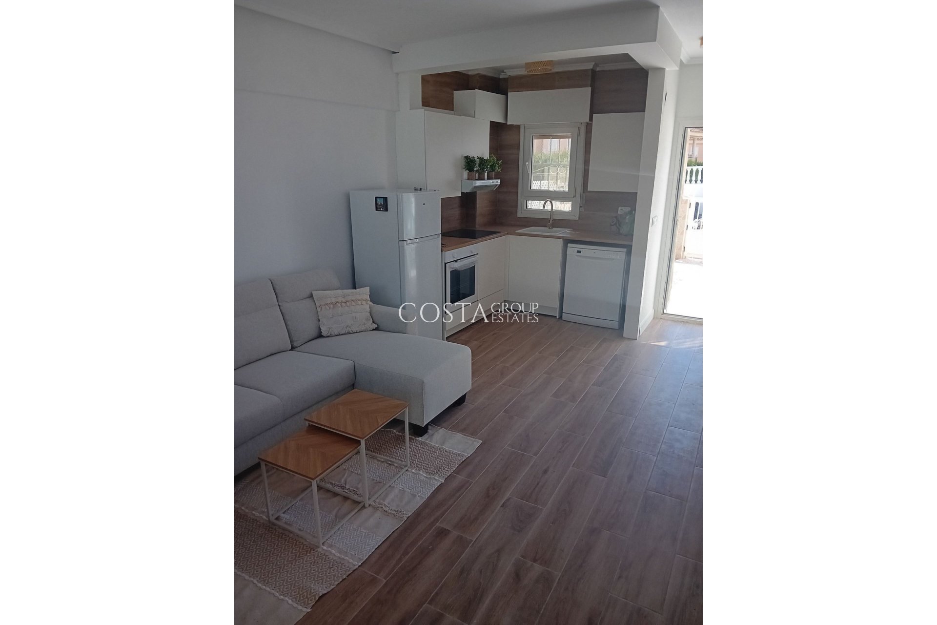 Resale - House -
Torrevieja - La Mata