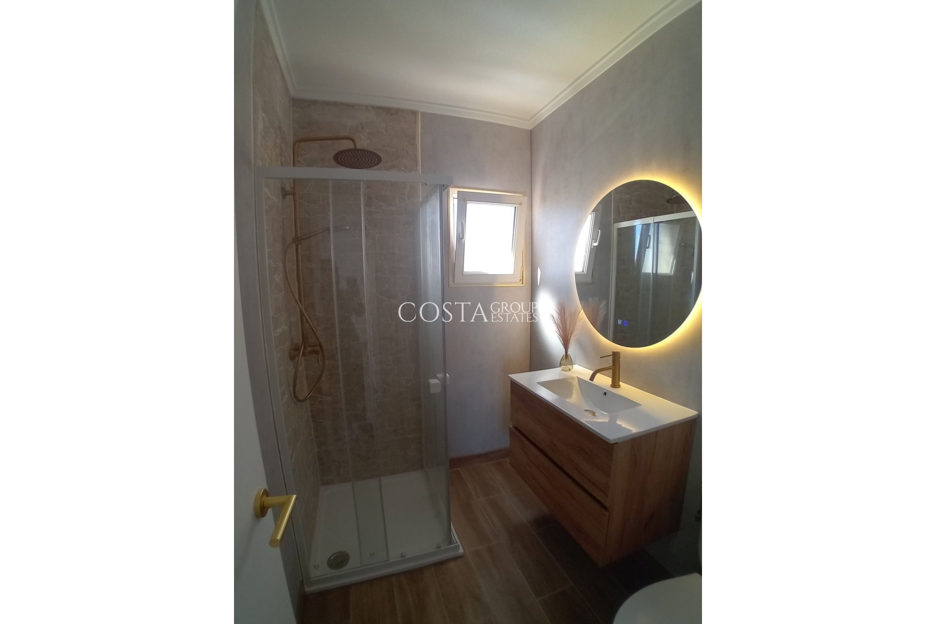 Resale - House -
Torrevieja - La Mata