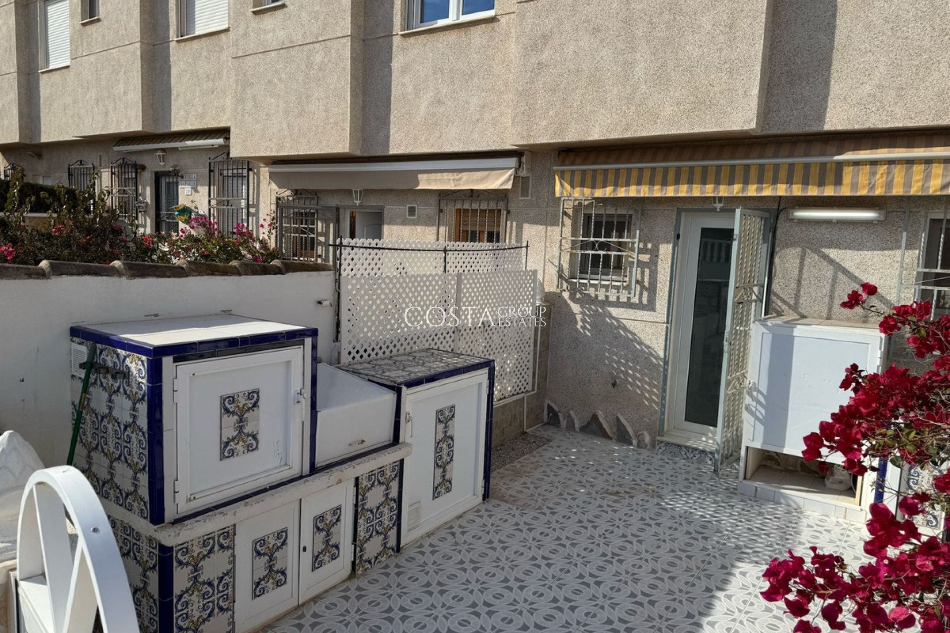 Resale - House -
Torrevieja - La Mata
