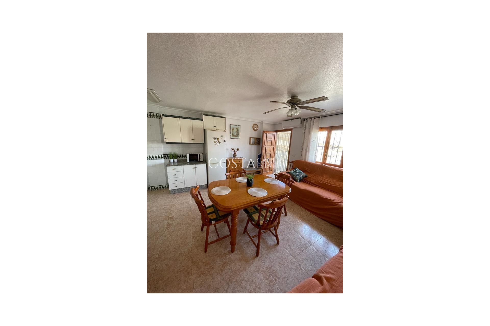 Resale - House -
Torrevieja - La Mata