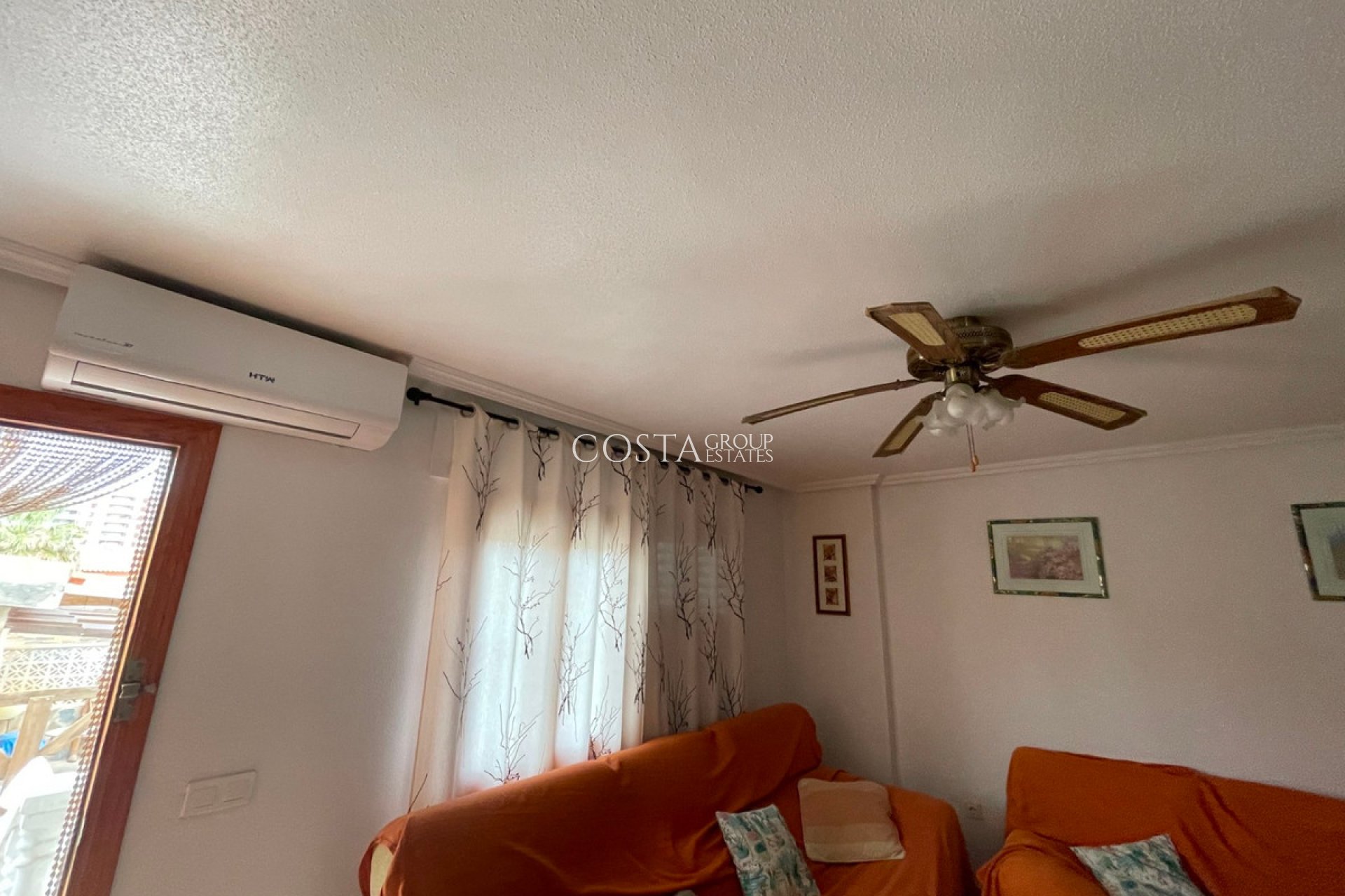 Resale - House -
Torrevieja - La Mata