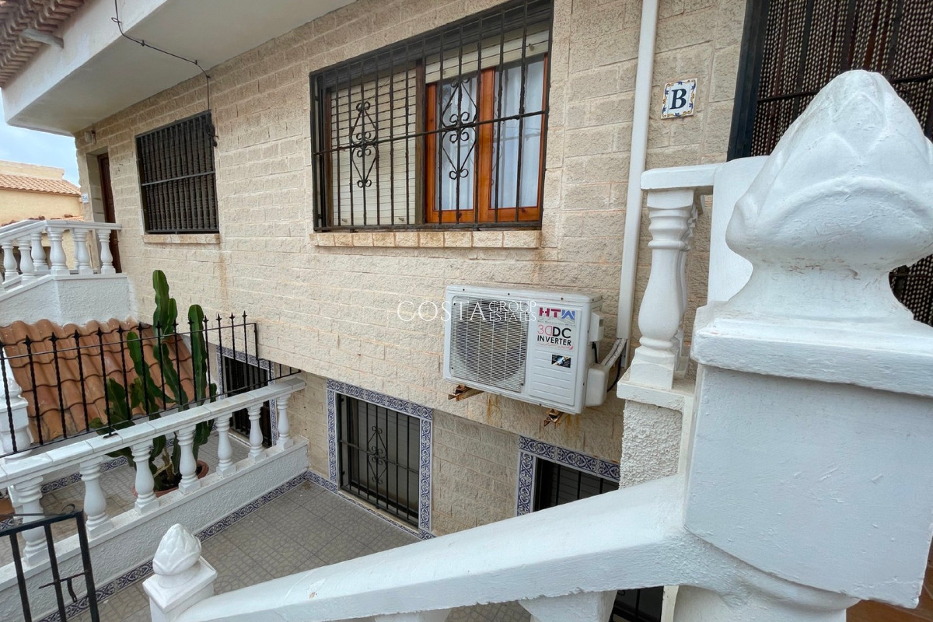 Resale - House -
Torrevieja - La Mata