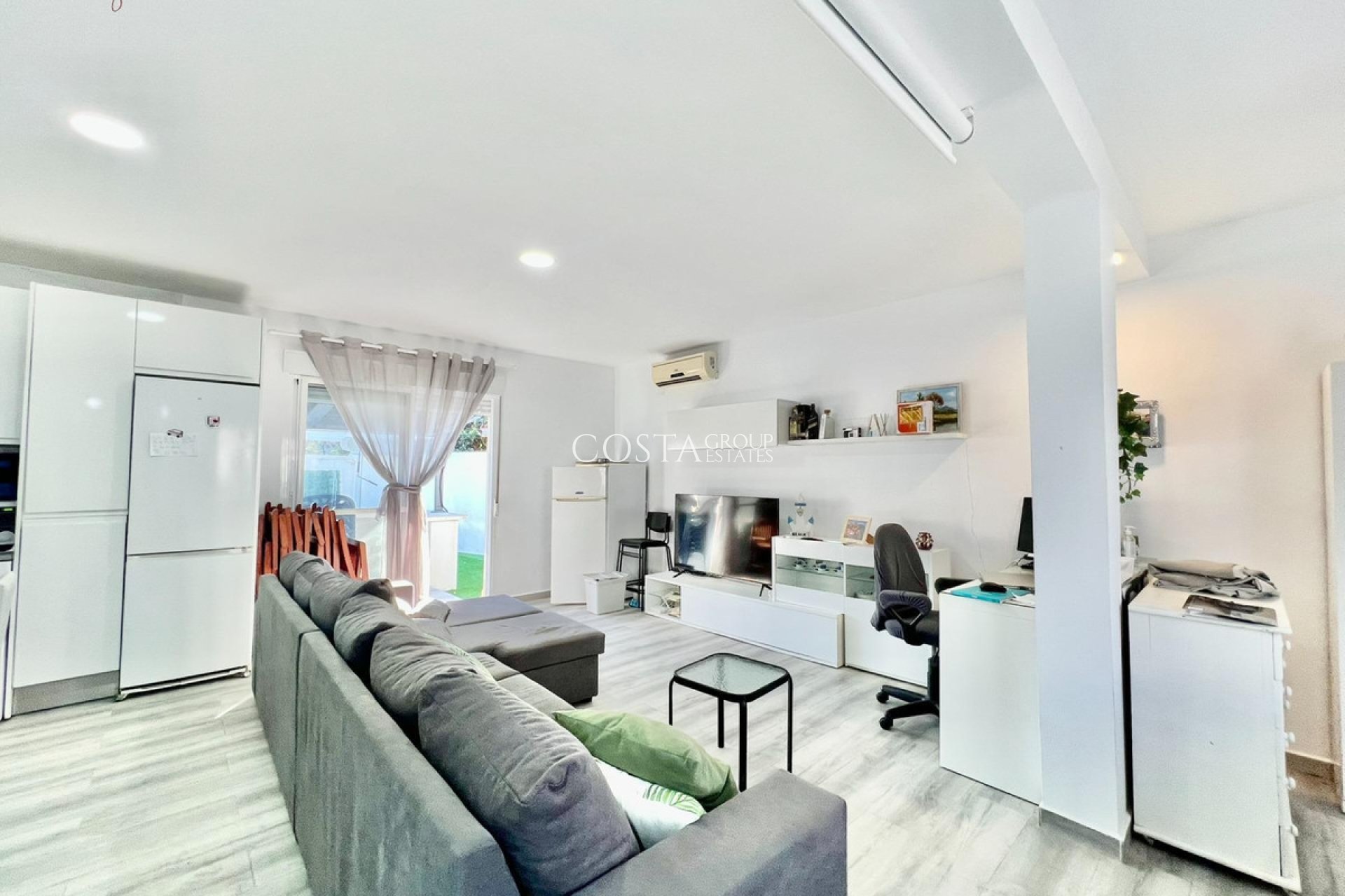 Resale - House -
Torrevieja - Torrevieja Centro