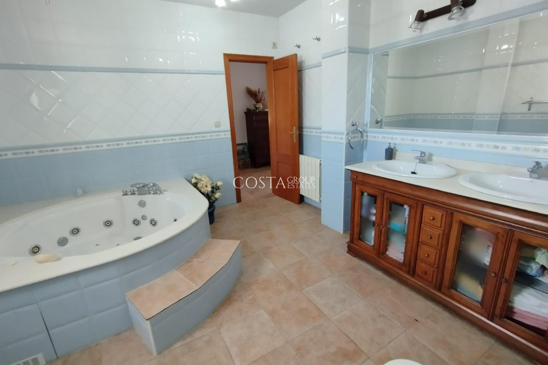 Resale - House -
Torrevieja - Torrevieja Centro